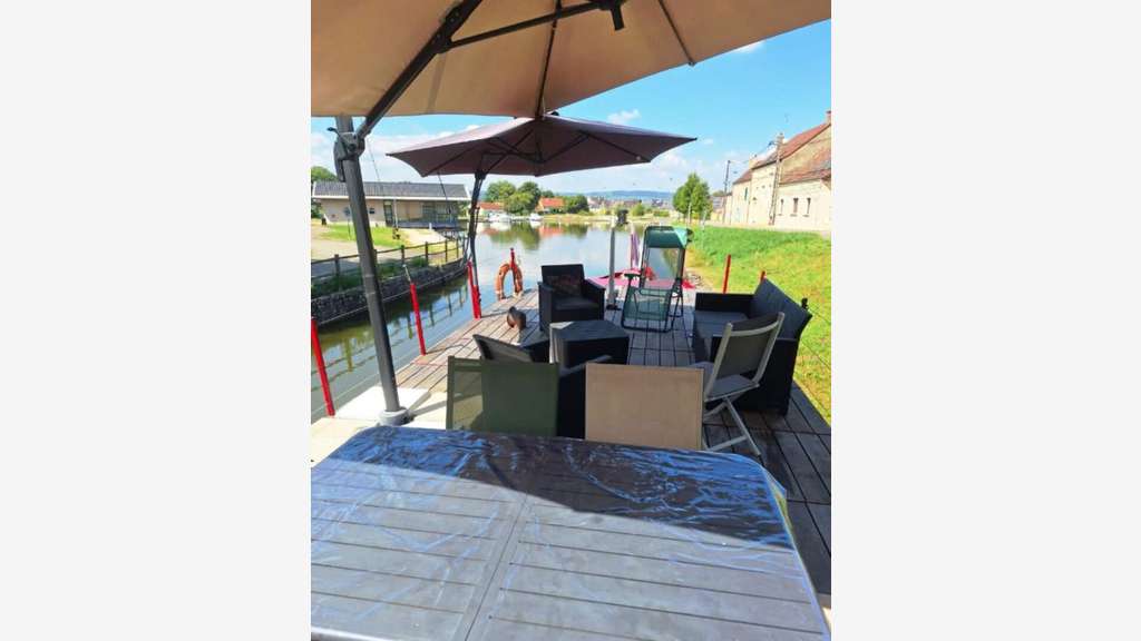 Vente magnifique péniche 23 mètres 100m² à Beaune