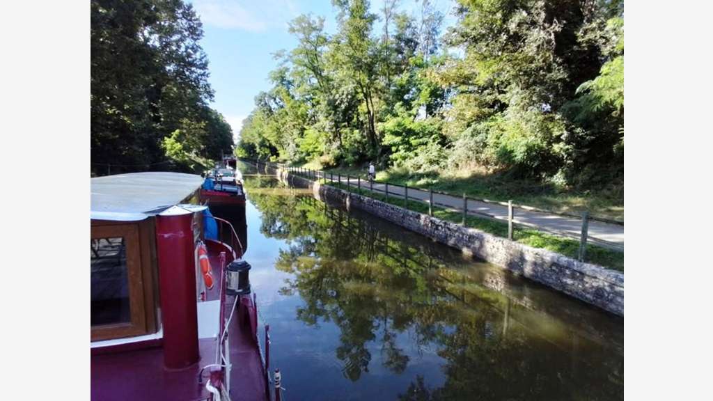 Vente magnifique péniche 23 mètres 100m² à Beaune