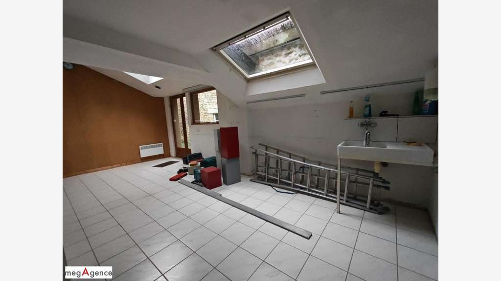 Local commercial 65 m² - 3 pièces - BEAUSSAIS SUR 