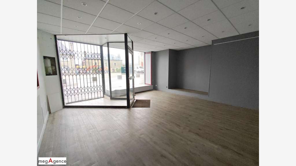 Local commercial 65 m² - 3 pièces - BEAUSSAIS SUR 