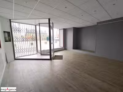 Local commercial 65 m² - 3 pièces - BEAUSSAIS SUR 