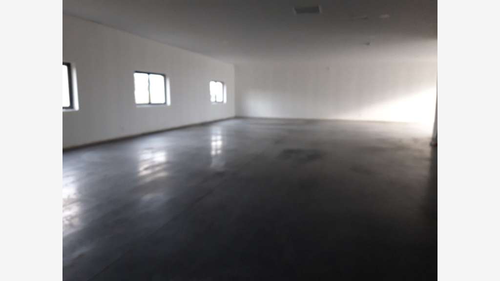 Local commercial 165m² à vendre en ZA à Belleville