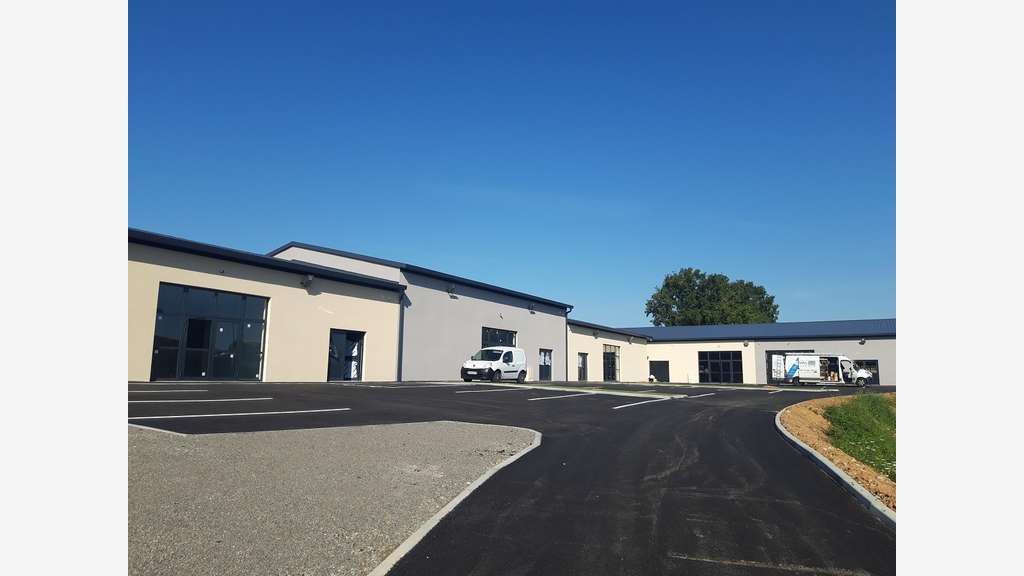 Vente local commercial de 240m² en za à Belleville