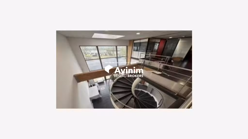 Bâtiment industriel de 3000m² à vendre à Berd'huis