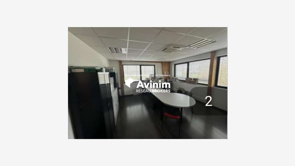Bâtiment industriel de 3000m² à vendre à Berd'huis