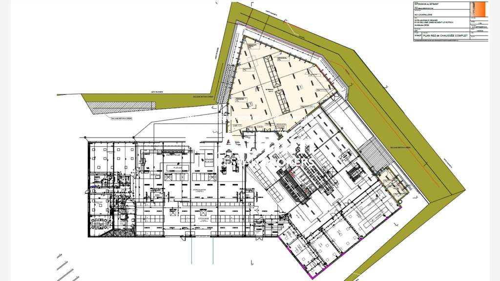 Bâtiment industriel de 3000m² à vendre à Berd'huis