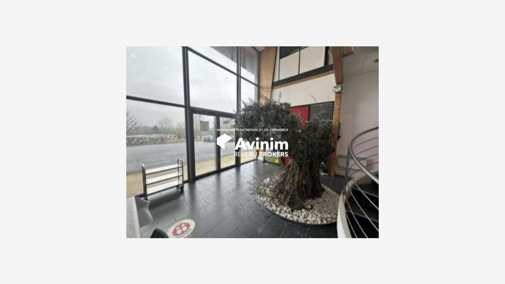 Bâtiment industriel de 3000m² à vendre à Berd'huis