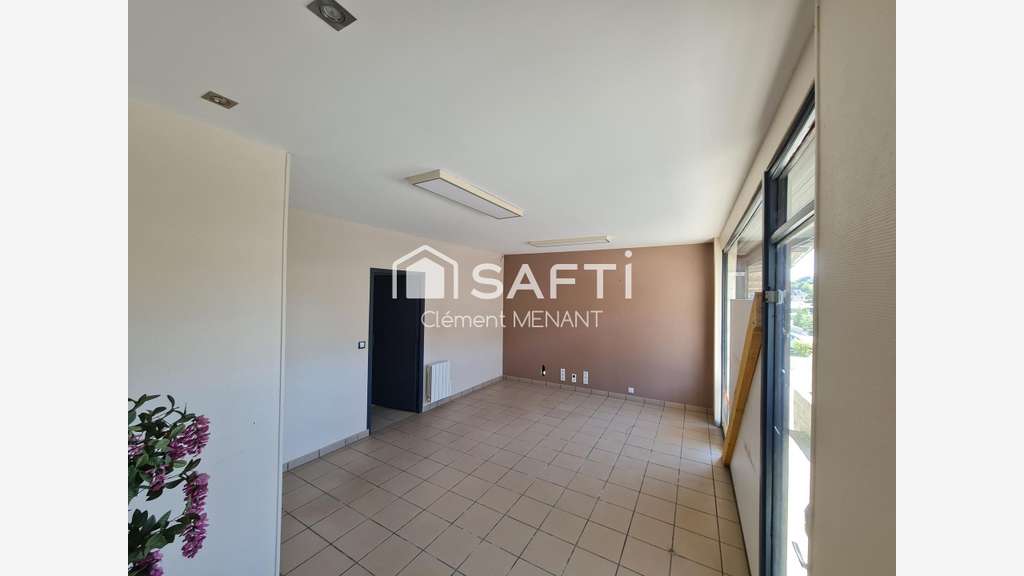 Vente ancien local cial 180m² à Bernières-le-Patry