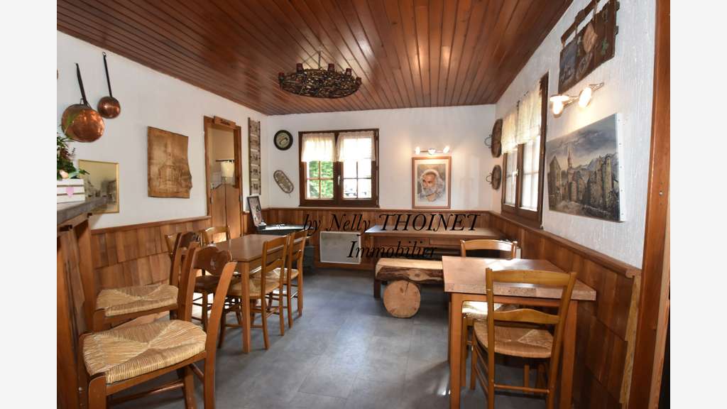 AV immeuble entier à Besse-et-Saint-Anastaise