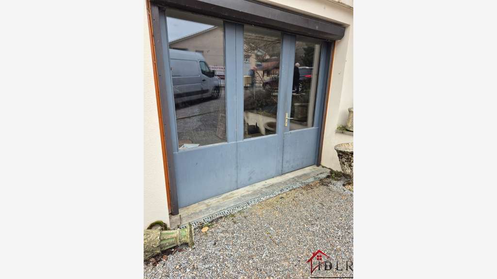 AV local 130m² lumineux avec vitrine à Beure