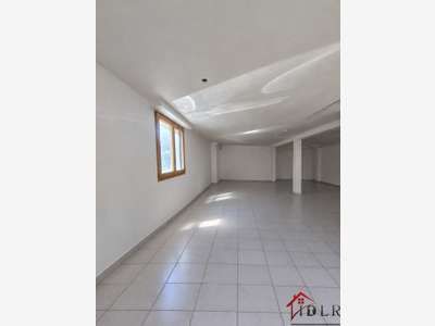 AV local 130m² lumineux avec vitrine à Beure