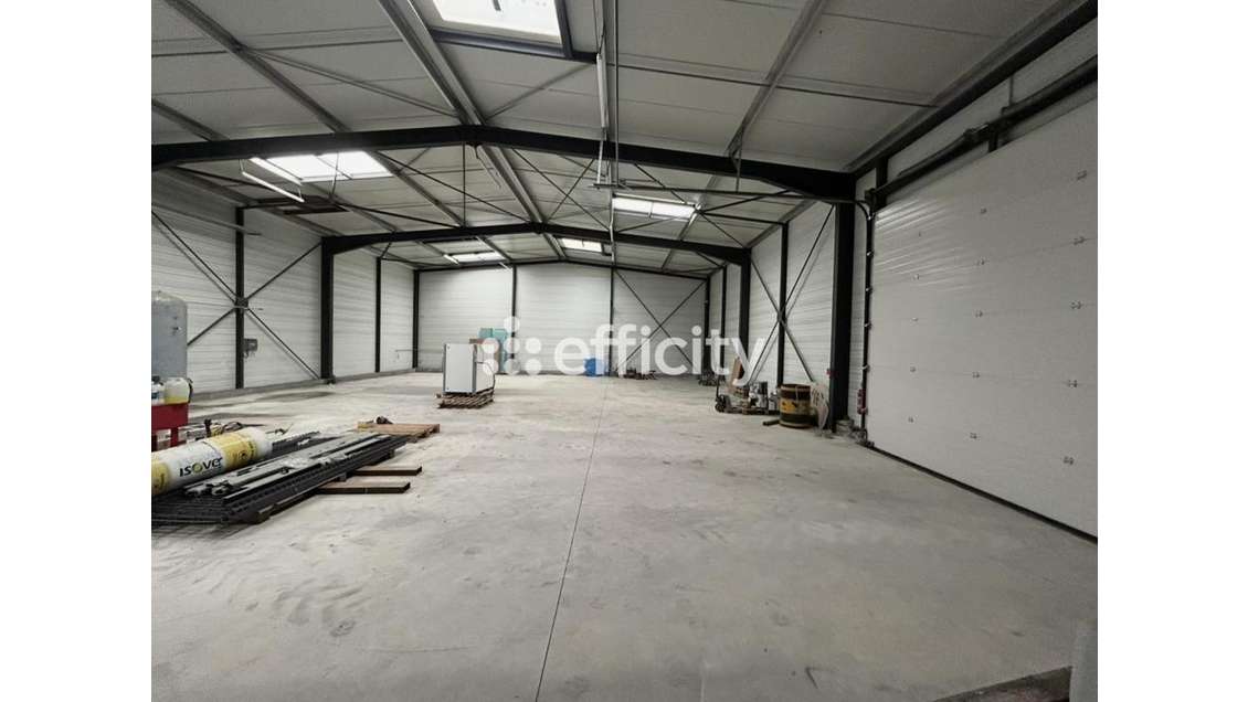 Vente local atelier professionnel 335m² à Beurlay