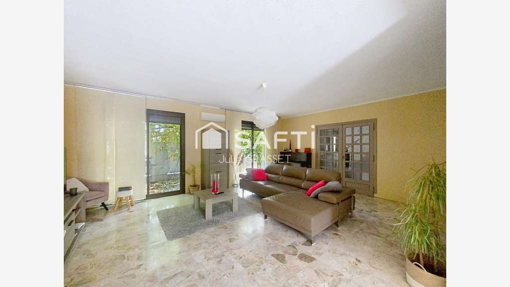 Maison avec extérieurs et garage 130m²à Béziers