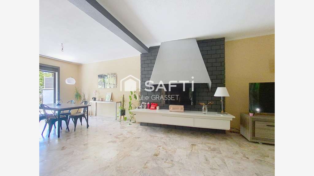 Maison avec extérieurs et garage 130m²à Béziers