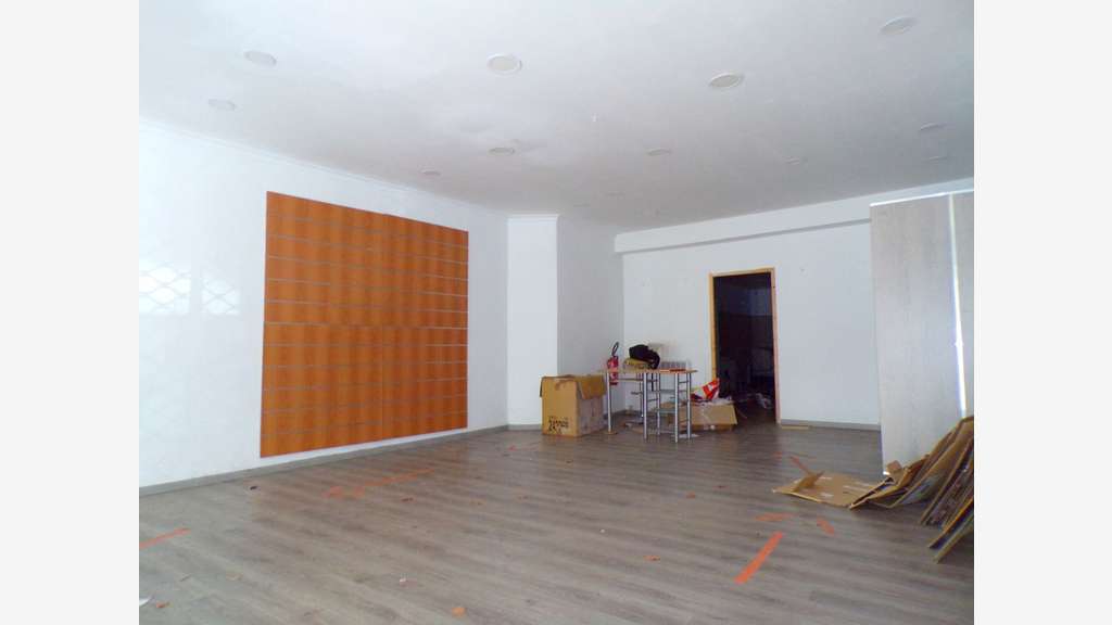Vente local commercial à Béziers centre 