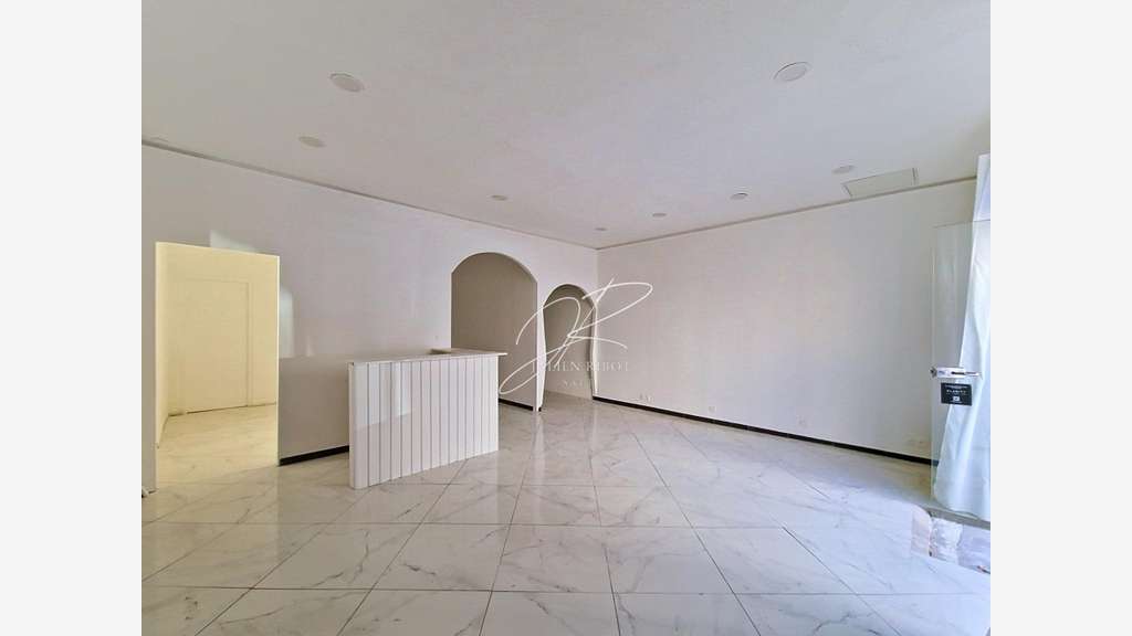 Vente local commercial 74m² à Béziers Saint-Saëns