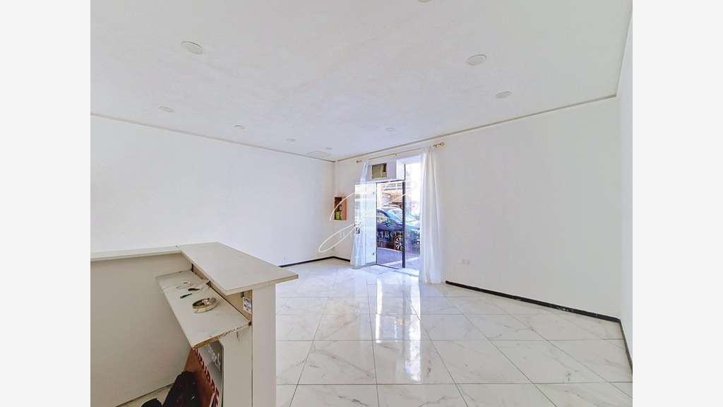 Vente local commercial 74m² à Béziers Saint-Saëns