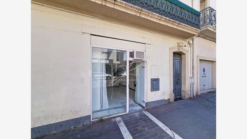 Vente local commercial 74m² à Béziers Saint-Saëns
