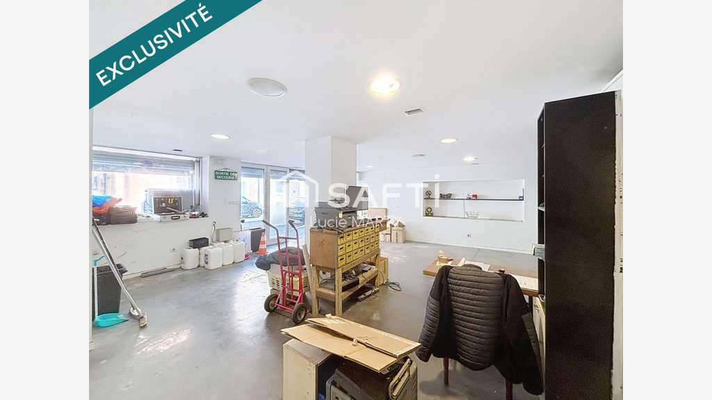 Local 111m2 avec vitrine, climatisé