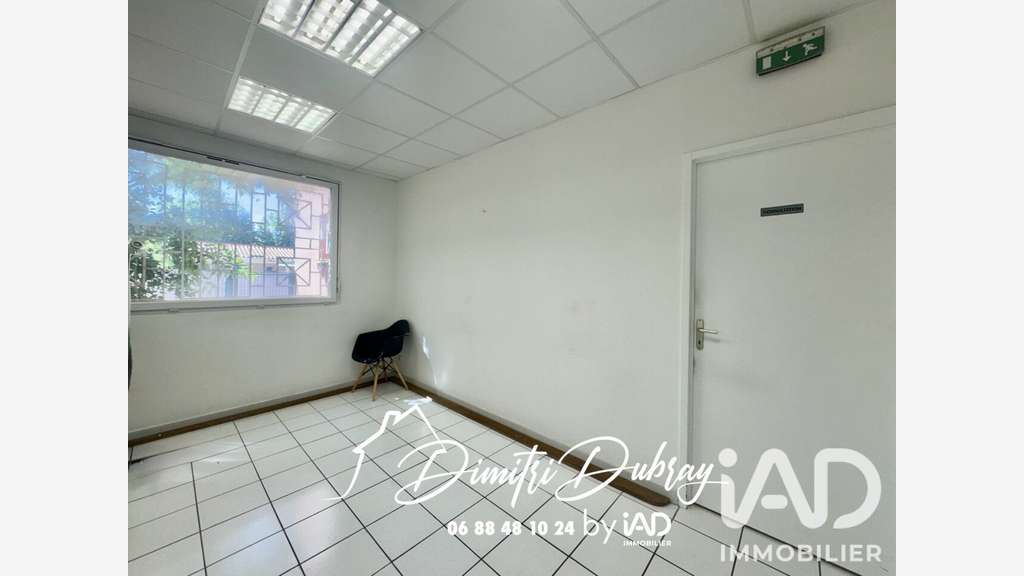 Vente local professionnel de 85m² à Bizanet