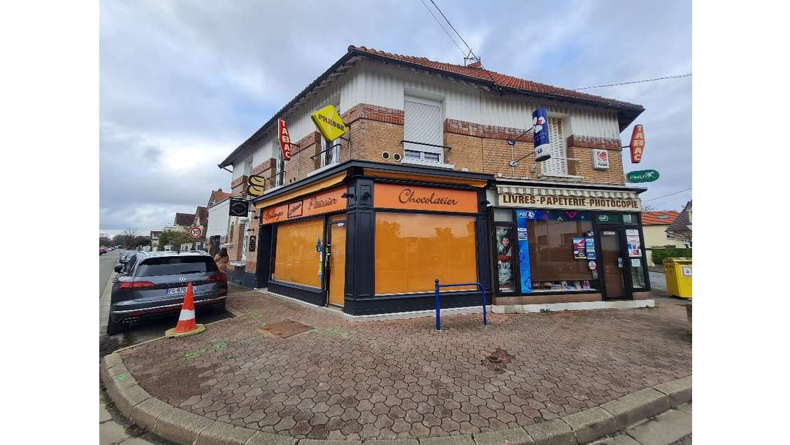 AV murs commerciaux 86m² Bois-d'Arcy empl strat.
