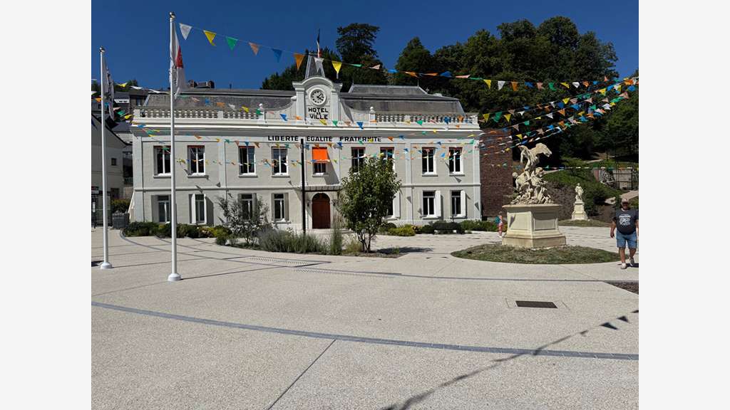 Vente murs commerciaux 630m² à Bolbec