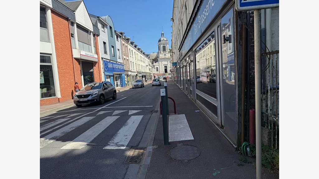 Vente murs commerciaux 630m² à Bolbec