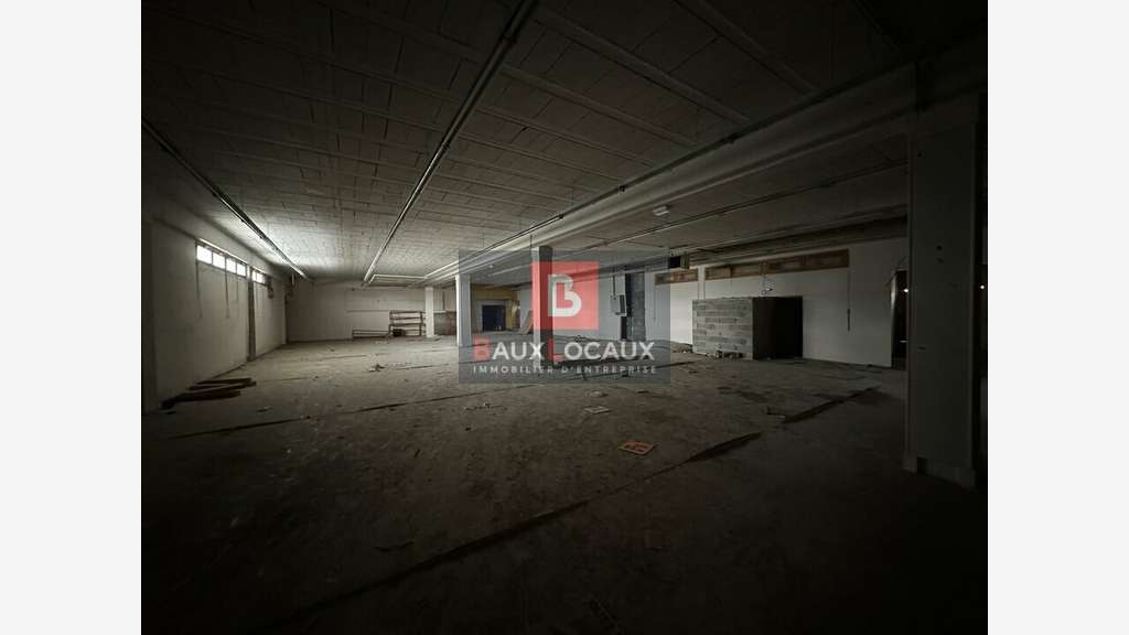 Bâtiment commercial 2550m² à vendre à Bollène