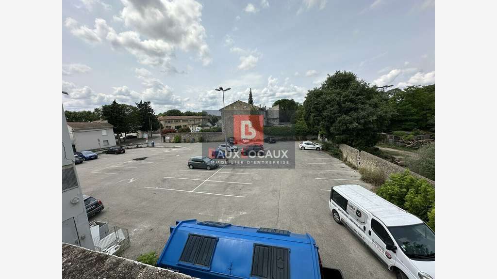 Bâtiment commercial 2550m² à vendre à Bollène