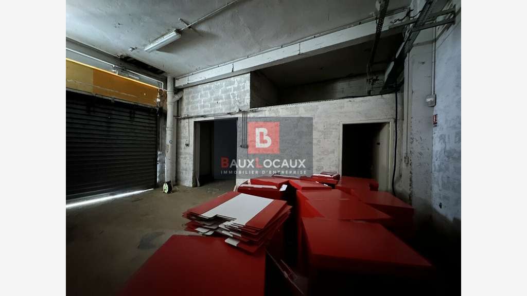 Bâtiment commercial 2550m² à vendre à Bollène