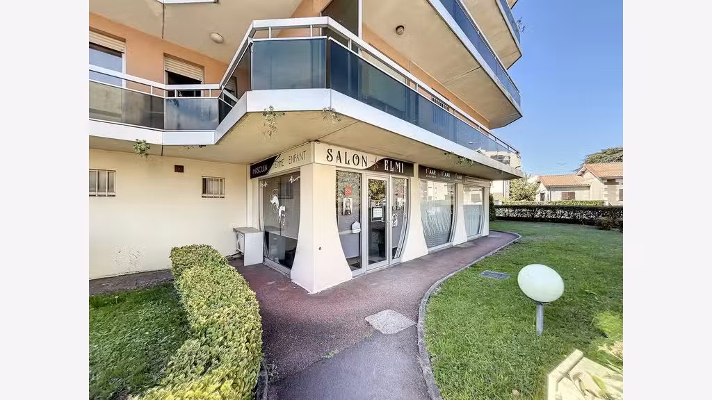 Vente local d'angle 27m² à Bordeaux Caudéran