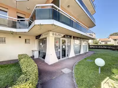 Vente local d'angle 27m² à Bordeaux Caudéran