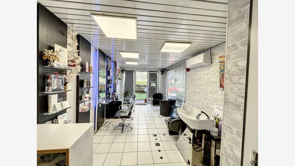 Vente local d'angle 27m² à Bordeaux Caudéran