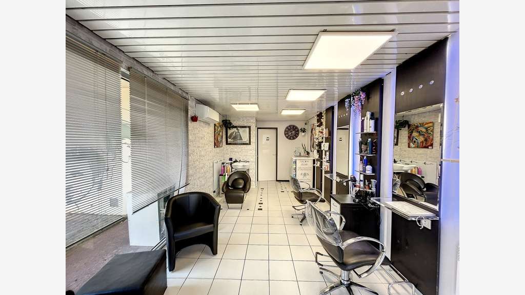 Vente local d'angle 27m² à Bordeaux Caudéran