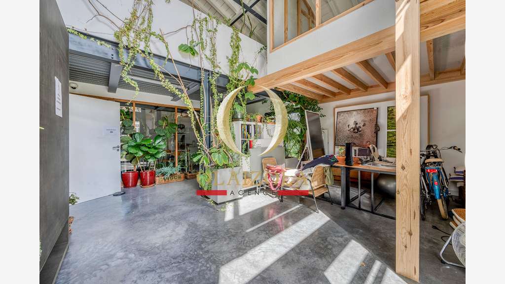 A vendre bureaux 250m² à Bordeaux Bassins à Flot