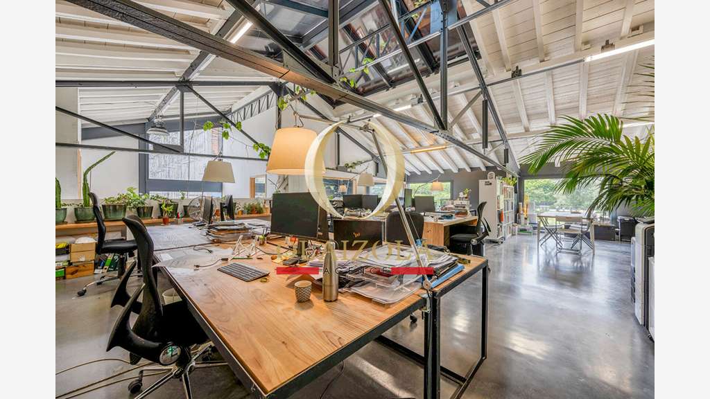 A vendre bureaux 250m² à Bordeaux Bassins à Flot