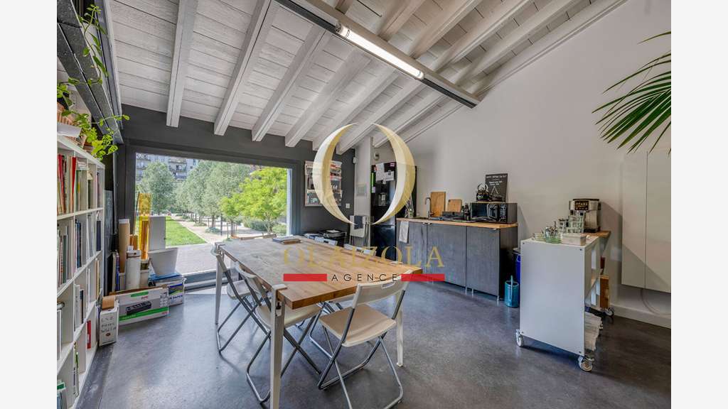 A vendre bureaux 250m² à Bordeaux Bassins à Flot
