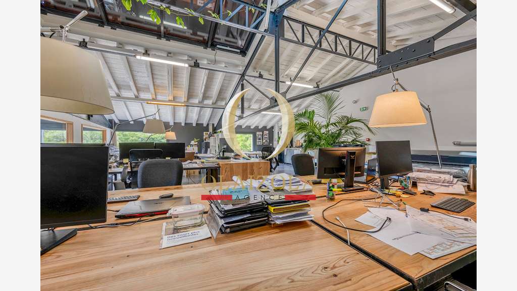 A vendre bureaux 250m² à Bordeaux Bassins à Flot
