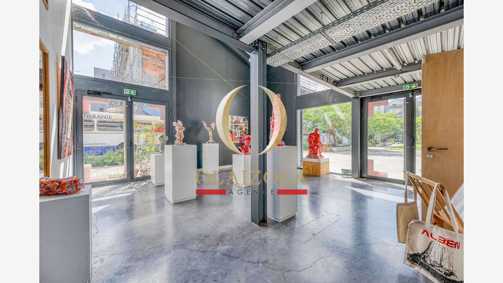 A vendre bureaux 250m² à Bordeaux Bassins à Flot