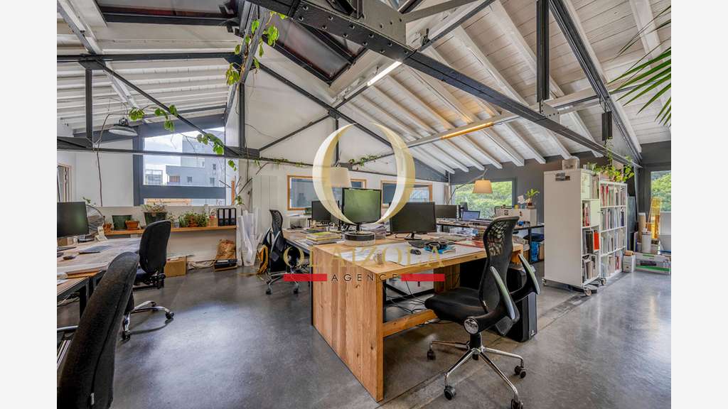 A vendre bureaux 250m² à Bordeaux Bassins à Flot
