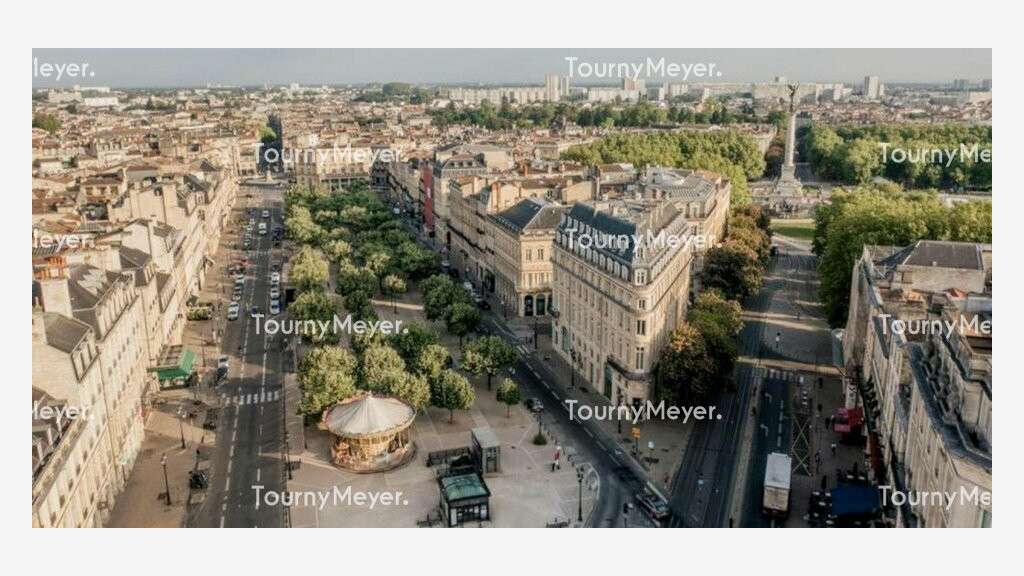 Murs commerciaux libres 380m² à vendre à Bordeaux