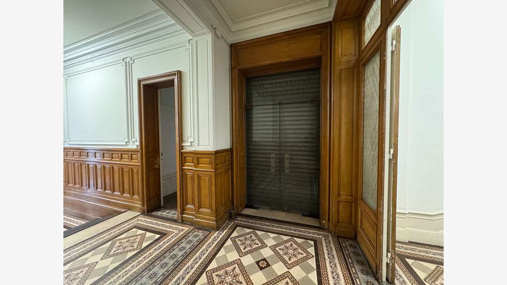AV bureaux de 120m² en RDC à Bordeaux