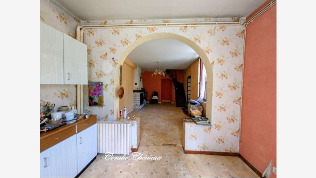 Ensemble immobilier à rénover à Bort-les-Orgues
