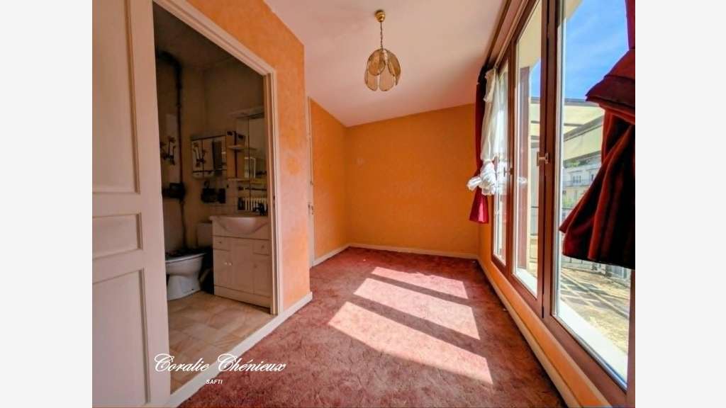 Ensemble immobilier à rénover à Bort-les-Orgues