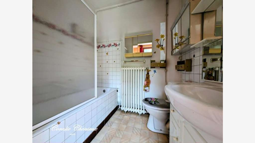 Ensemble immobilier à rénover à Bort-les-Orgues