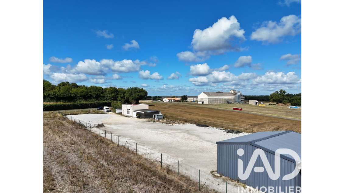 Local commercial à Bouëx