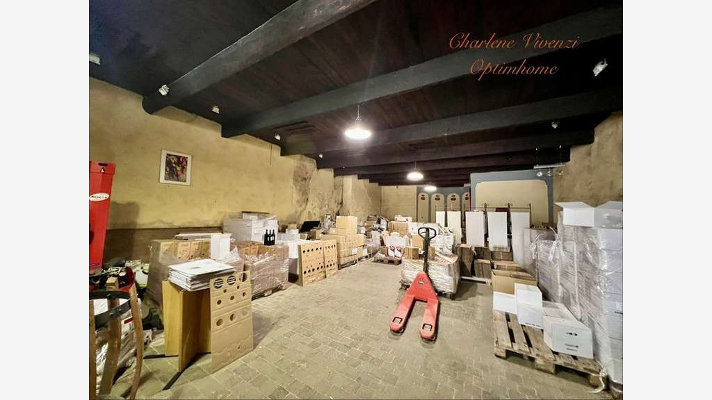 Caveau + étage aménageable fort potentiel à Boujan