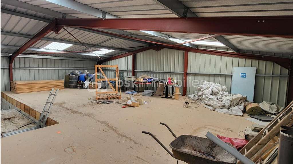Vente hangar récent de 220m² à Boult-aux-Bois