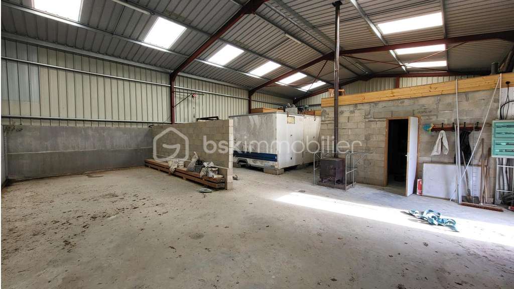 Vente hangar récent de 220m² à Boult-aux-Bois