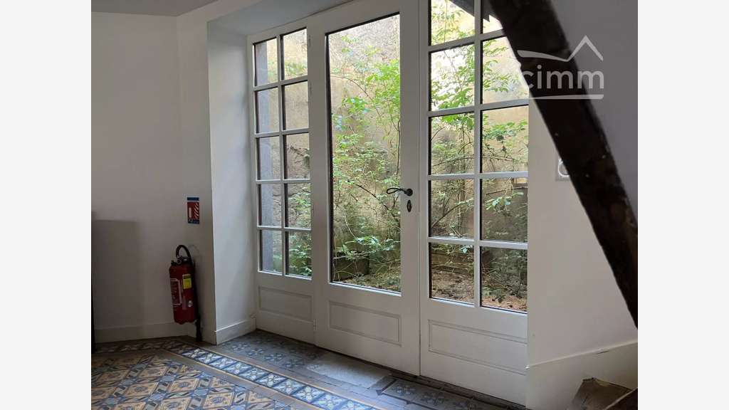 AV local commercial bureau ou air bnb 93m² dept 71